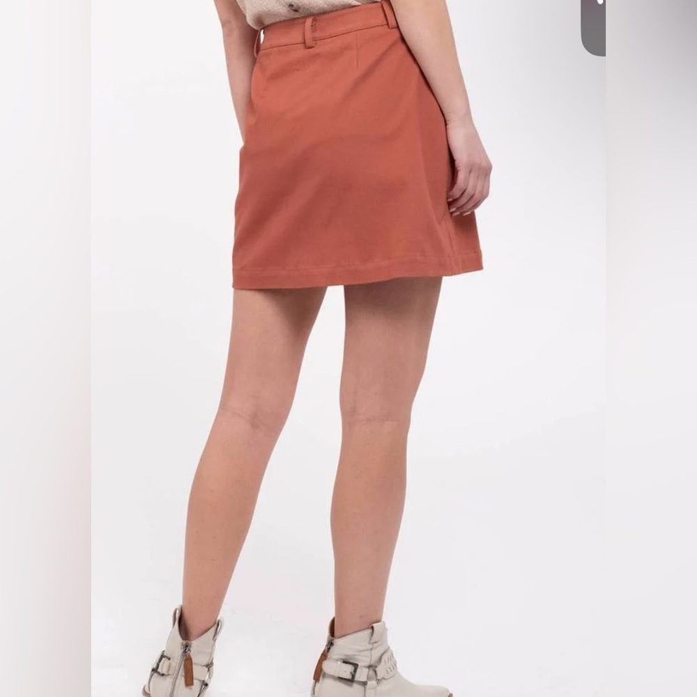 NWOT Women's Button-Front, Flap Pocket Mini Skirt in Terracotta/Rust. Size S. - Picture 6 of 6